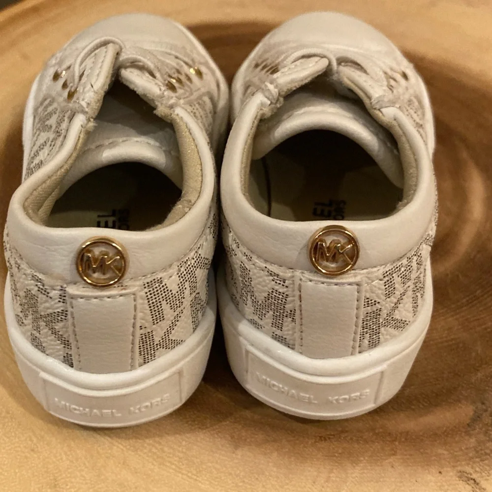Michael Kors kids Lace Up Slip On White Silver Logo Sneakers Sz-3‎